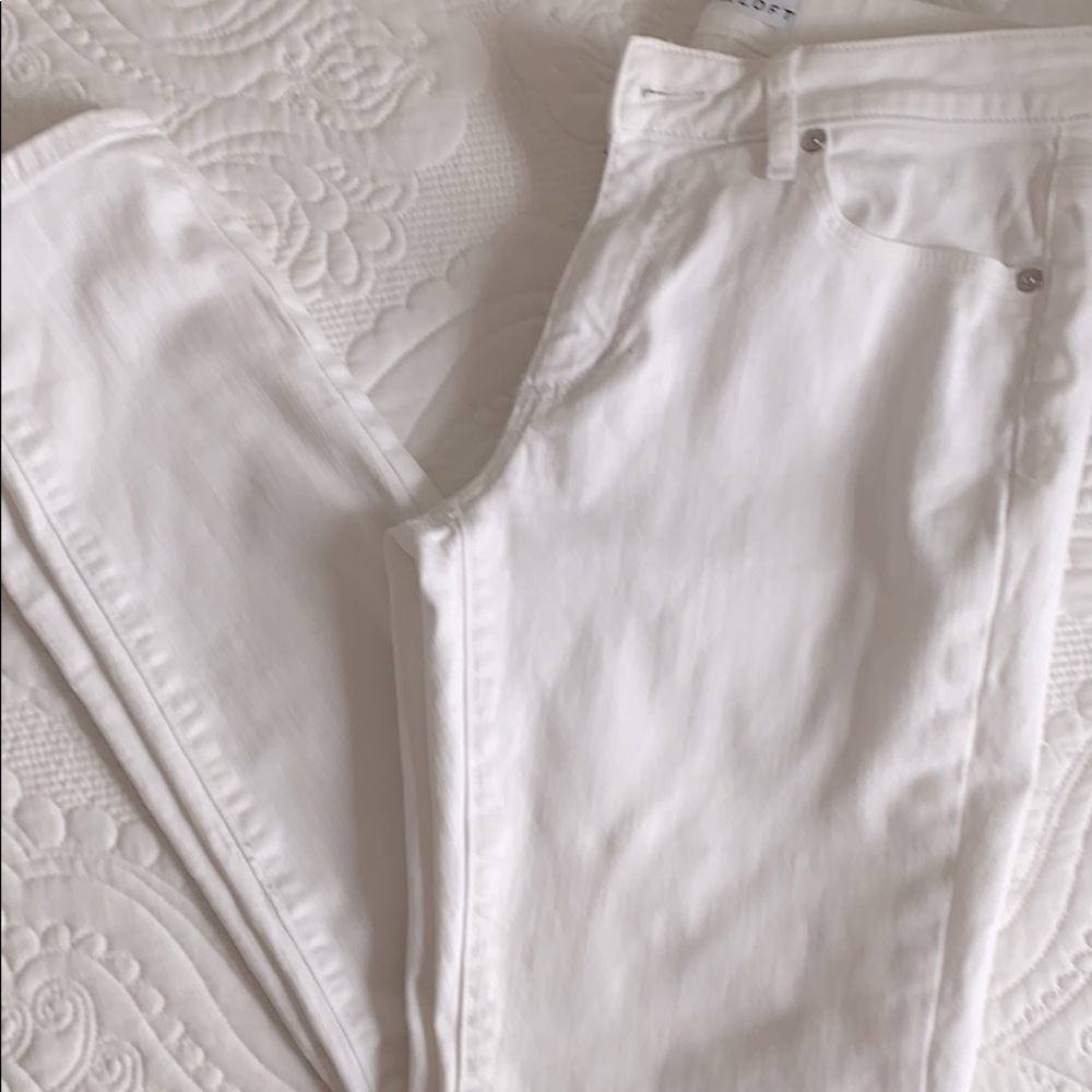 White curvy skinny jeans.